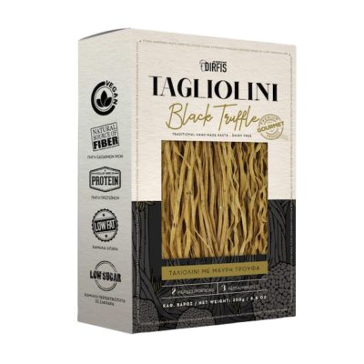 Tagliolini lintnuudli pakk valgel taustal.