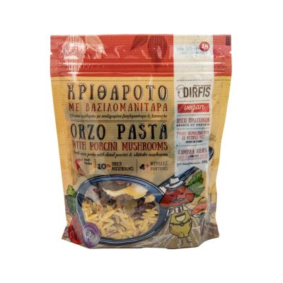 Orzo pasta tootepakend valgel taustal